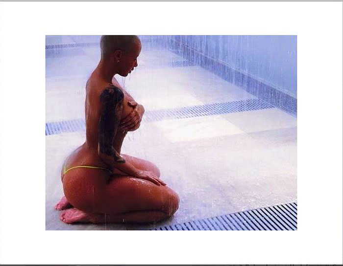 See the nak£d photos of Amber Rose currently breaking the internet