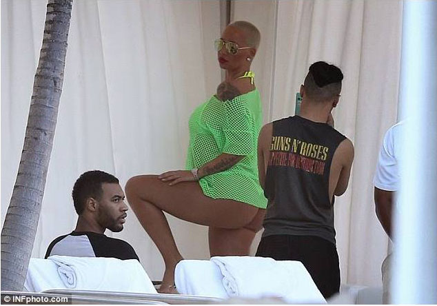 Amber Rose breaking the internet 7