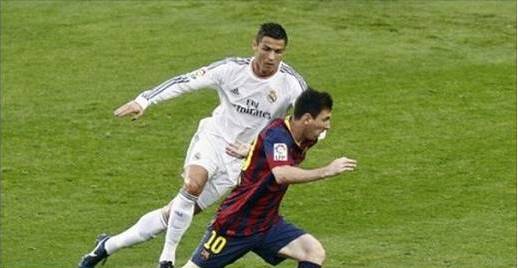 Cristiano Ronaldo chases Messi in El Clasico. 