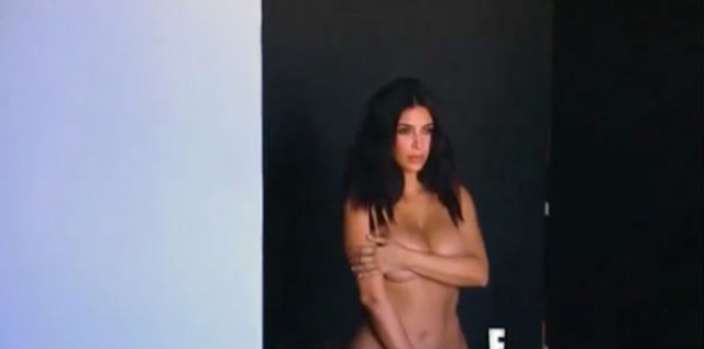 Kim Kardashian can not wear clothes 3