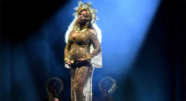 Beyonce gives birth to twins in Los Angeles. 