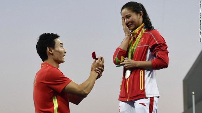 Chinese diver wins Olympic silver, then gets a proposal on the podium