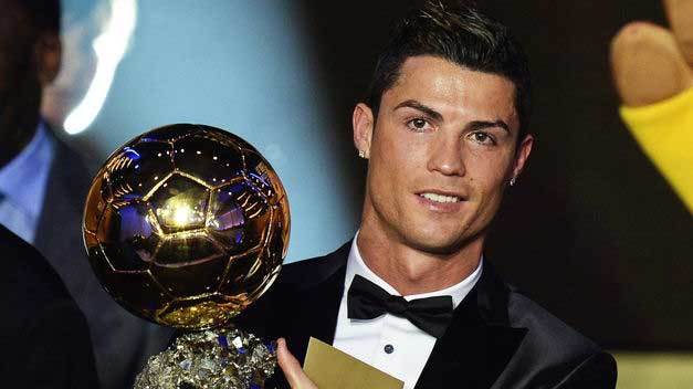 Cristiano Ronaldo beats Lionel Messi to win the maiden FIFA best palyer award 2017. 