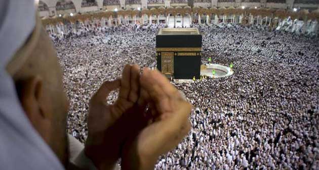 Suicide bomber blows himself up near Mecca targeting the holiest site in Islam